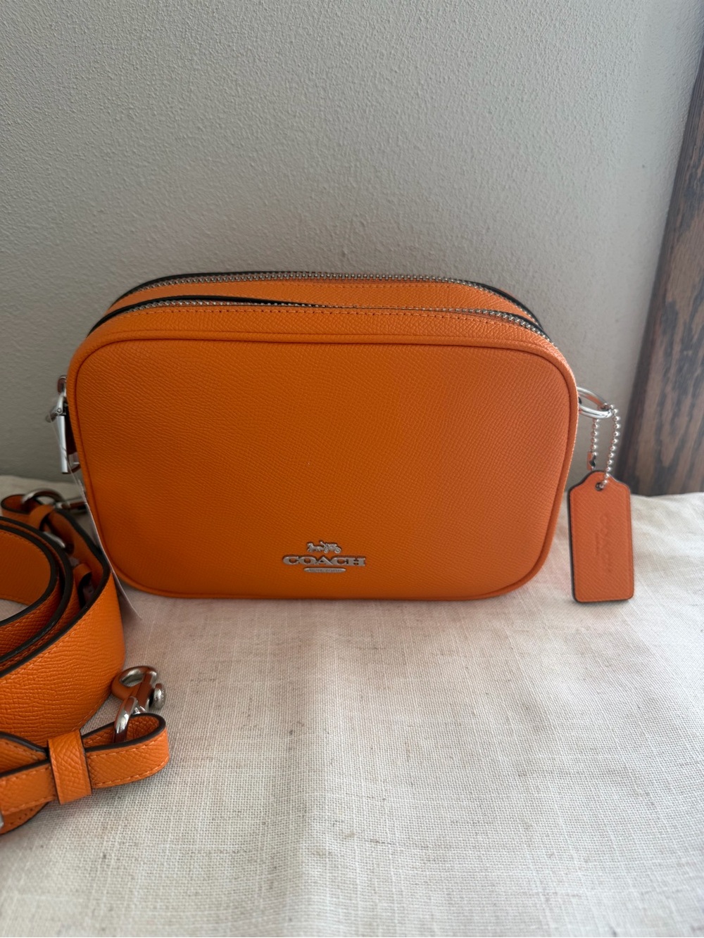 Coach Orange Jes Camera Leather Crossbody Bag NWT - Picture 2 of 10